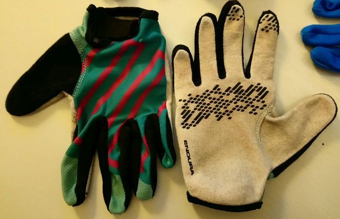 Original ENDURA HUMMVEE kids cycling gloves in AZURE BLUE or TEAL - children bike gloves for age up to 9 years old