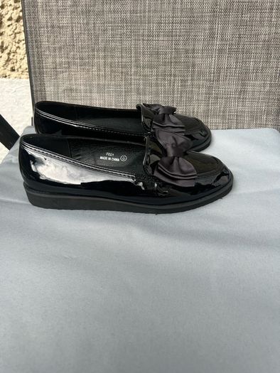 Ladies new shoes size 5