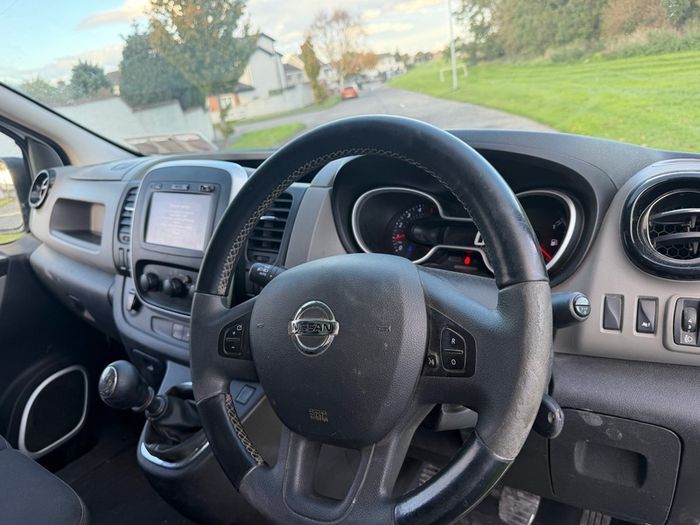 nissan nv300 - no vat - top spec