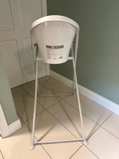 Snuggle baby bath & stand
