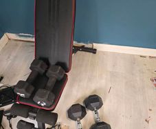 Weight Bench and two pairs of dumbbells (20KG and 10KG)