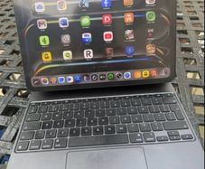 iPad Pro 13" M4 chip 1TB cellular with Magic Keyboard boxes and case