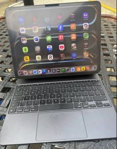 iPad Pro 13" M4 chip 1TB cellular with Magic Keyboard boxes and case