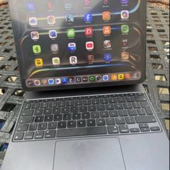 iPad Pro 13" M4 chip 1TB cellular with Magic Keyboard boxes and case