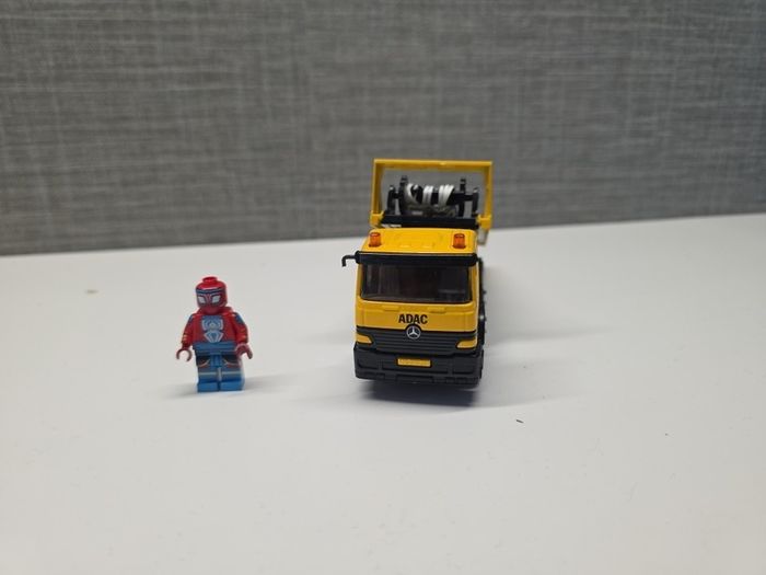 Siku 1:55 scale die-cast ADAC breakdown truck, model number 27-12.