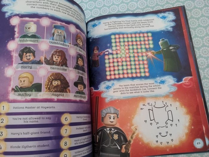 Lego Harry Potter Hogwarts Yearbook 2020