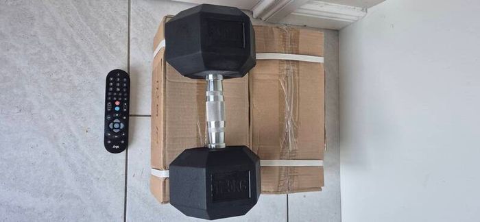 brand new 2x17.5kilo hex dumbbells