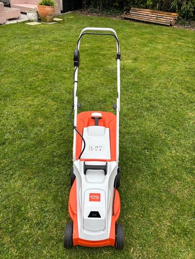 Still Battery Lawnmower