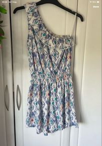 playsuit boohoo off shoulder 8/10 Bnwot