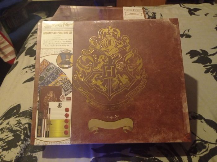 Harry potter Hogwarts keepsake gift set