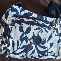 Brand New This is a Kipling Gabbie crossbody shoulder bag in the "Crazy Leaves" / Navy & Cream Leaf print colorway.