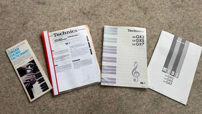 Technics SX-GX5 Organ with bench, Manual, Sheet Music and more.