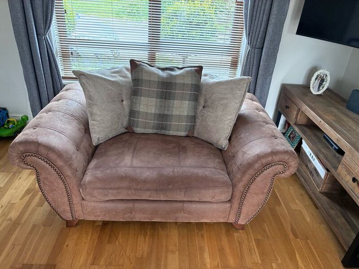 pillow back snuggle sofa / couch