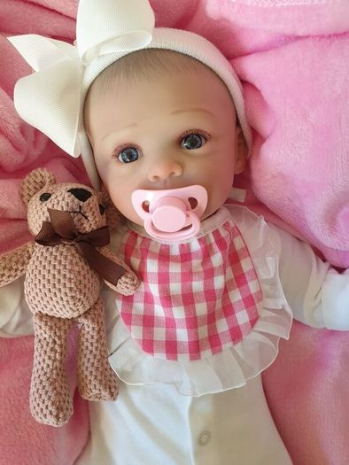 Reborns By Laura.  Introducing Newborn Baby Lacey.  5lbs In Weight.  Reborn Doll. Welcome To View