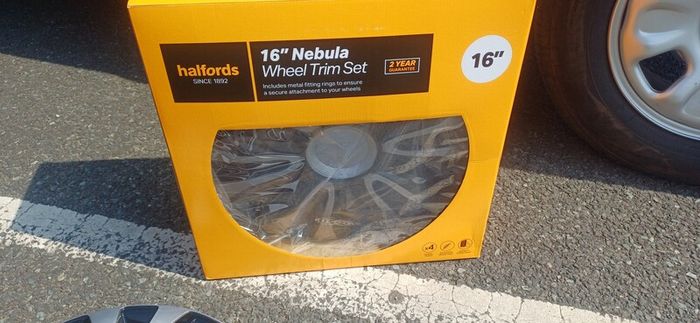 wheel trim 16
