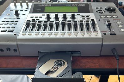 BOSS BR-1600, 16 Track Digital Recording Studio