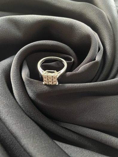 9ct white gold and Diamond Ring