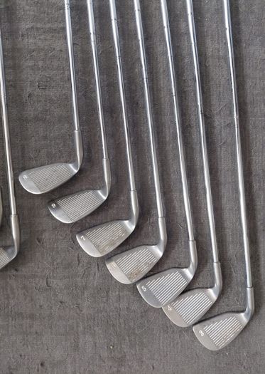 Maxfli golf bag vintage plus golf clubs, golf balls and tees