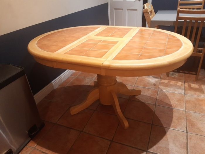 table, extendable, round to oval