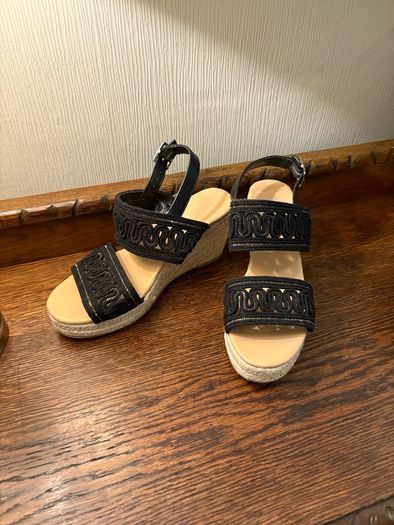 Black wedges - new