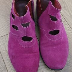 Women's shoes