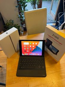 iPad 8th Gen with hard case & keyboard (hardly used)