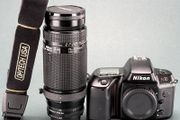 Nikon N70 35mm Film SLR Camera with 75-300 nikkor lens