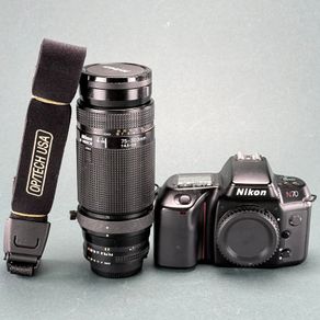 Nikon N70 35mm Film SLR Camera with 75-300 nikkor lens