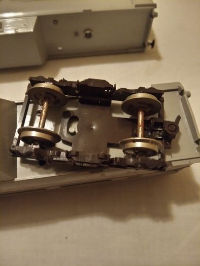 Hornby etc. OO Train/Carriages etc. Job lot. READ AD.