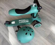 Scoot and Ride Highwaykick 1, 2 in 1 seat scooter, with helmet