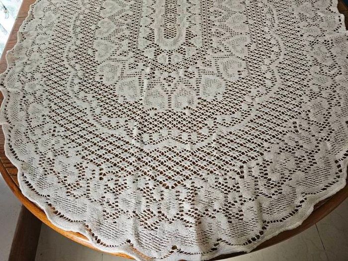 Lace Oval Tablecloth