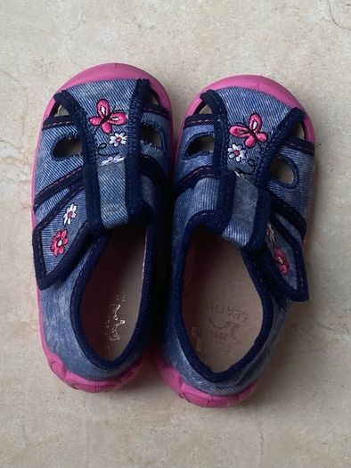 Girls denim sandals size 23
