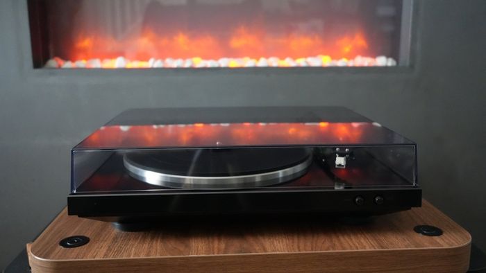 Denon DP-300F Fully Automatic Turntable, As New. Under Warranty and Accessories