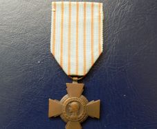 France ,Croix Du Combattant 1914-18.Bronze.