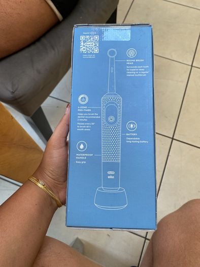 New tooth brush ORAL B whiter teeth 14days