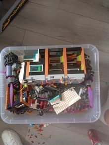 26 kg of Lego