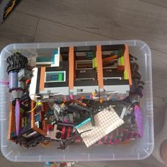 26 kg of Lego