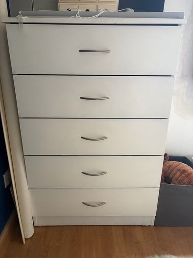 chest of drawers