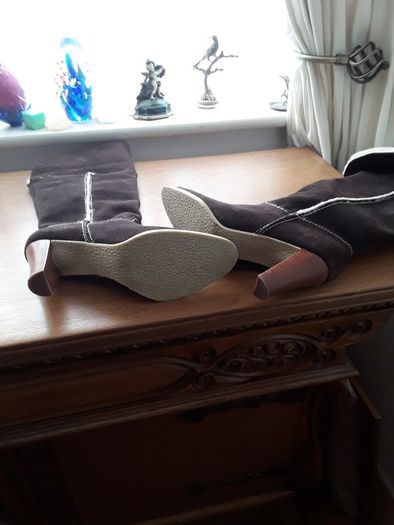 ladies high heeled boots