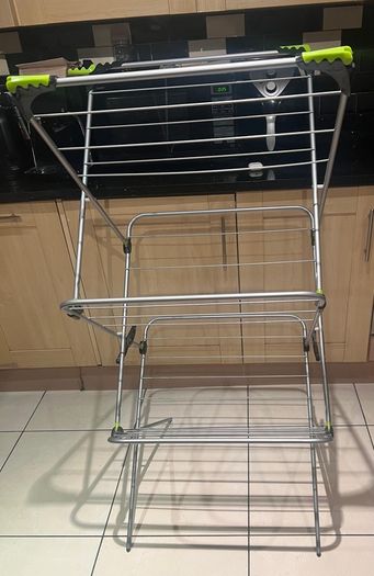Foldable clothes stand