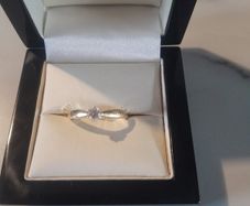14 kt gold diamond ring