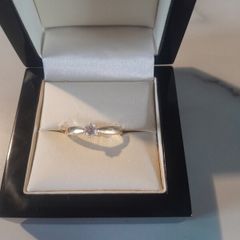 14 kt gold diamond ring