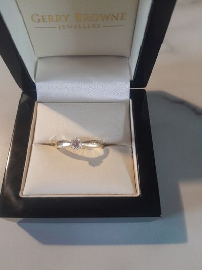 14 kt gold diamond ring