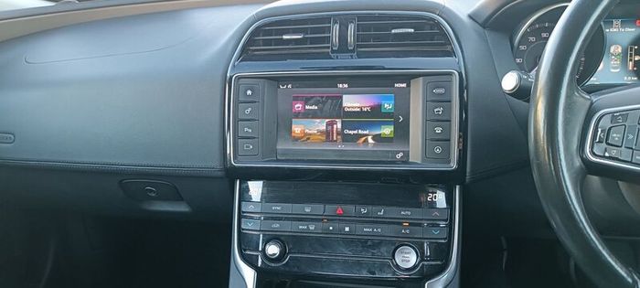 Jaguar XE 2.0D Portfolio Automatic