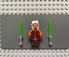 lego Star Wars sw0452 Ahsoka Tano (Padawan) minifigure- Reddish Brown Backless Vest with Necklace and Belt