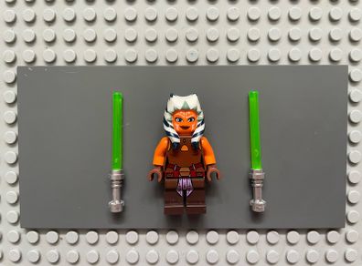 lego Star Wars sw0452 Ahsoka Tano (Padawan) minifigure- Reddish Brown Backless Vest with Necklace and Belt