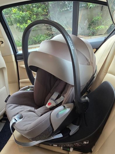Cybex Cloud T Car Seat And ISOFIX Base