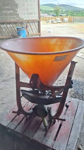 fertiliser spreader