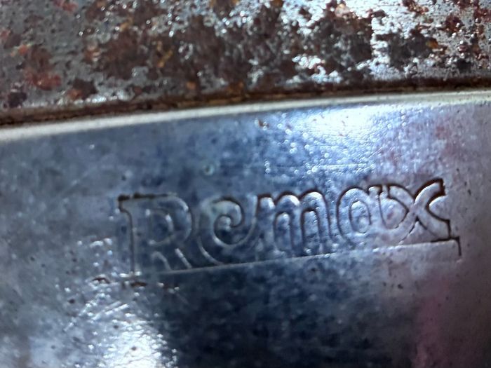 Vintage Remax light with brackets