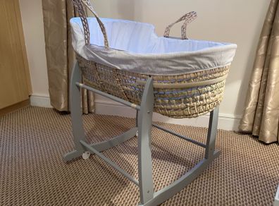 Mosses Basket with Basket Stand - Mamas and Papas (Perfect Condition)